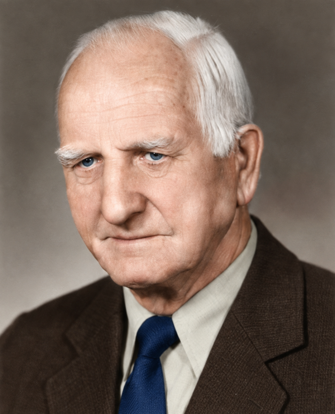 Portret Waleriana Majewskiego opracowany przez AI na podstawie fotografii z legitymacji